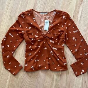 ABERCROMBIE | Women’s Terracotta Floral V-Neck smocked blouse